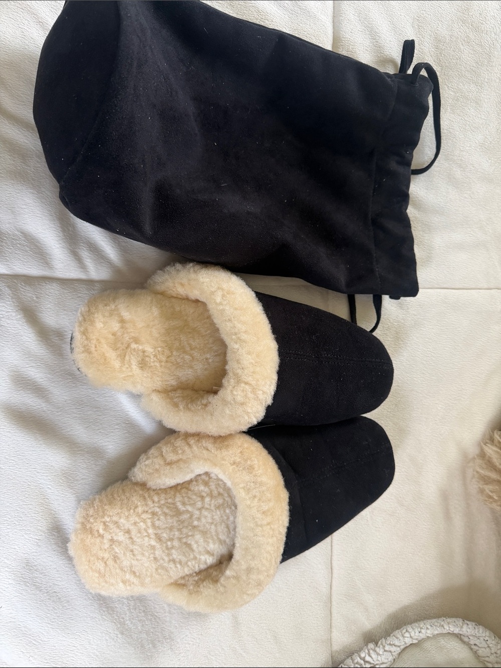 L.L. Bean Black Suede-Style Shearling-Lined Slippers with Cream Fleece with bag